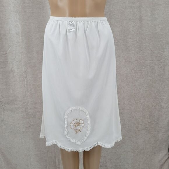 SLIPERFECTION Vintage Slip Skirt Cottagecore Lace Hem - Picture 2 of 12